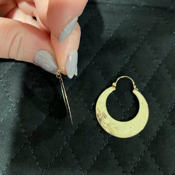 14k Gold hoop earrings - Picture 2 of 6